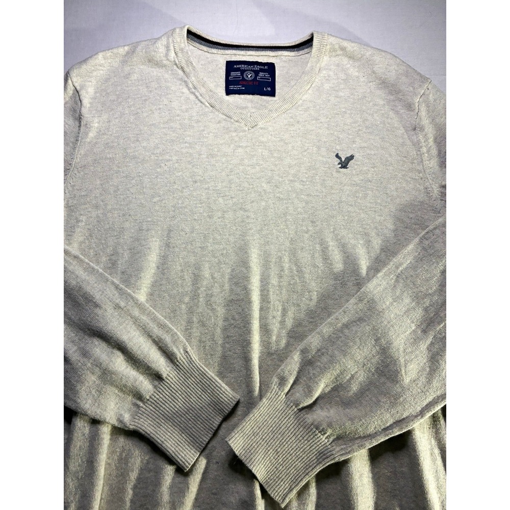 American Eagle Outfitters L Gray Solid V-Neck Athletic Knit Sweater Logo